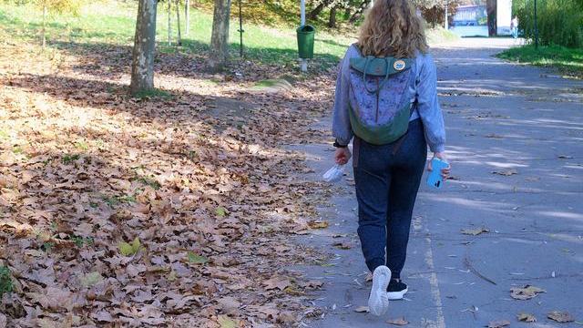 陈妍希带娃被拍后，网友才反应过来：陈晓那边已经很久没同框了