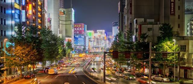 时间线摘录:粉丝应援横幅被场馆拒收,团长说「审核口径换了没通知」