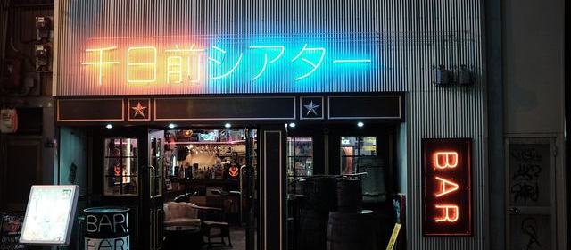 时间线摘录:男团成员宿舍监控被剪成「深夜进出」,公司称监控外流将追责